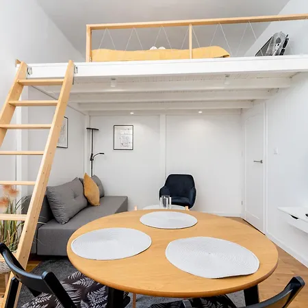 Old Town Chic With Mezzanine By Bookinghost Lägenhet