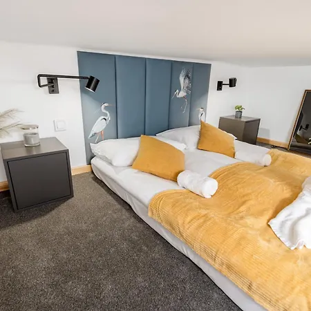 Old Town Chic With Mezzanine By Bookinghost شقة *