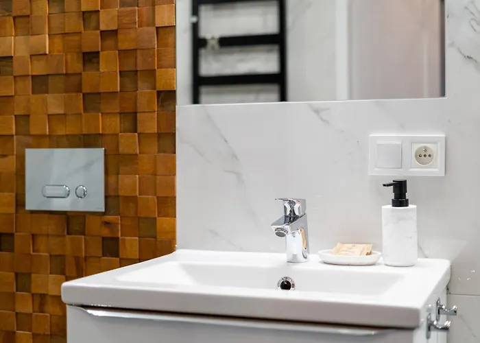 Old Town Chic With Mezzanine By Bookinghost *