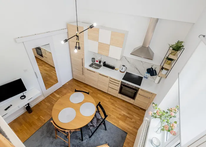 דירה Old Town Chic With Mezzanine By Bookinghost