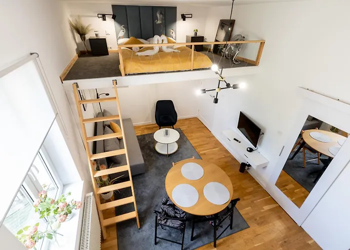 דירה Old Town Chic With Mezzanine By Bookinghost