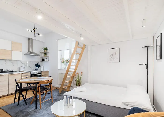 Old Town Chic With Mezzanine By Bookinghost דירה *