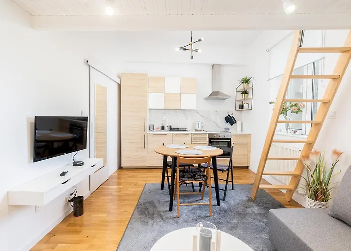 Apartamento Old Town Chic With Mezzanine By Bookinghost *