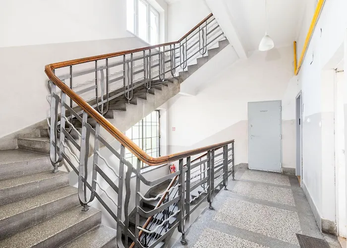 Old Town Chic With Mezzanine By Bookinghost דירה