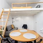 Old Town Chic With Mezzanine By Bookinghost 公寓