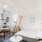 Old Town Chic With Mezzanine By Bookinghost 公寓 *